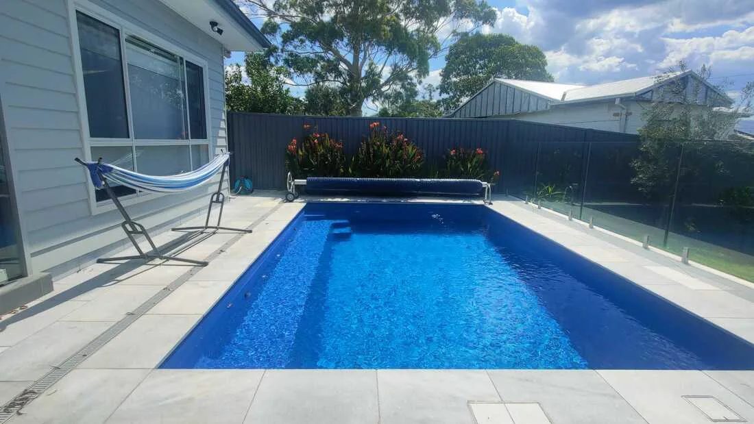 Hamilton Slimline pool in Ocean Reef Sparkle